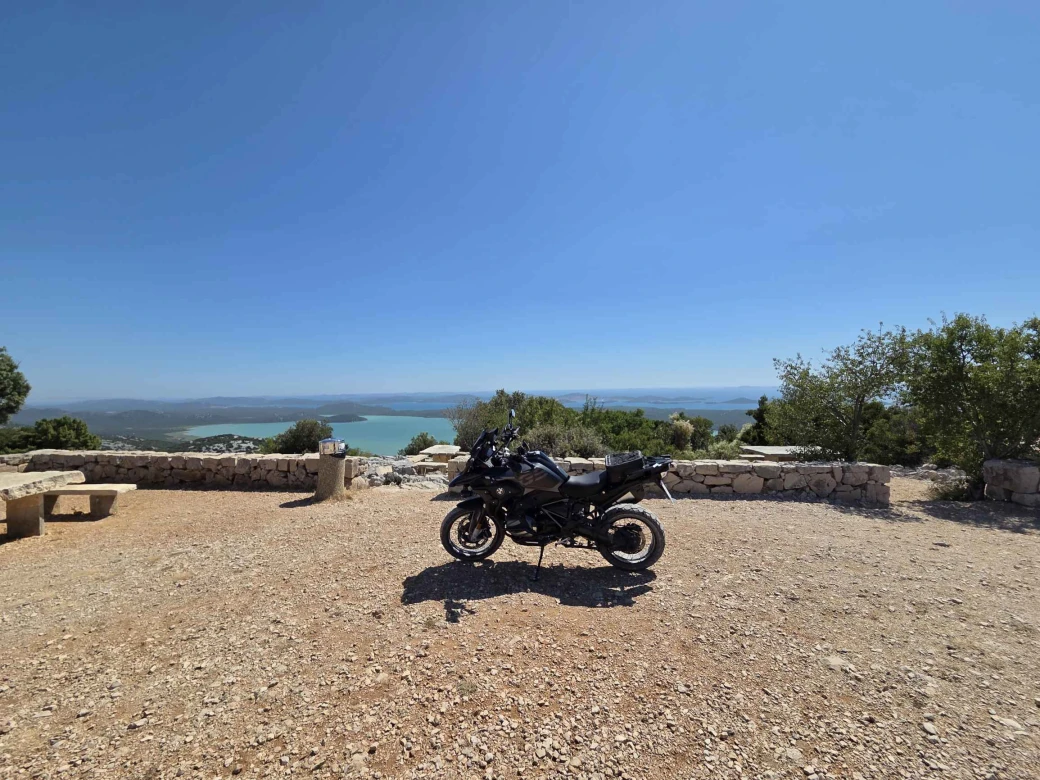 Vidikovac Kamenjak im Naturpark Vransko jezero (HR)