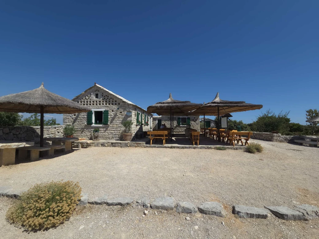 Vidikovac Kamenjak im Naturpark Vransko jezero (HR)