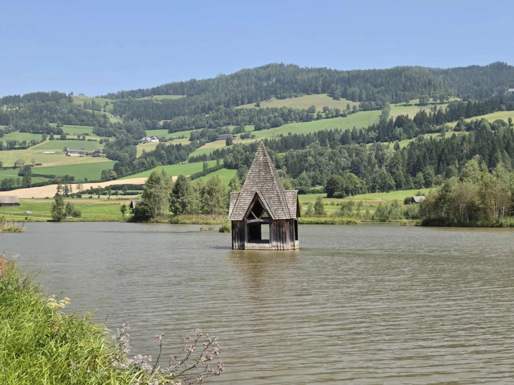 Rottenmanner Teich - Kirchturm im See (AT)