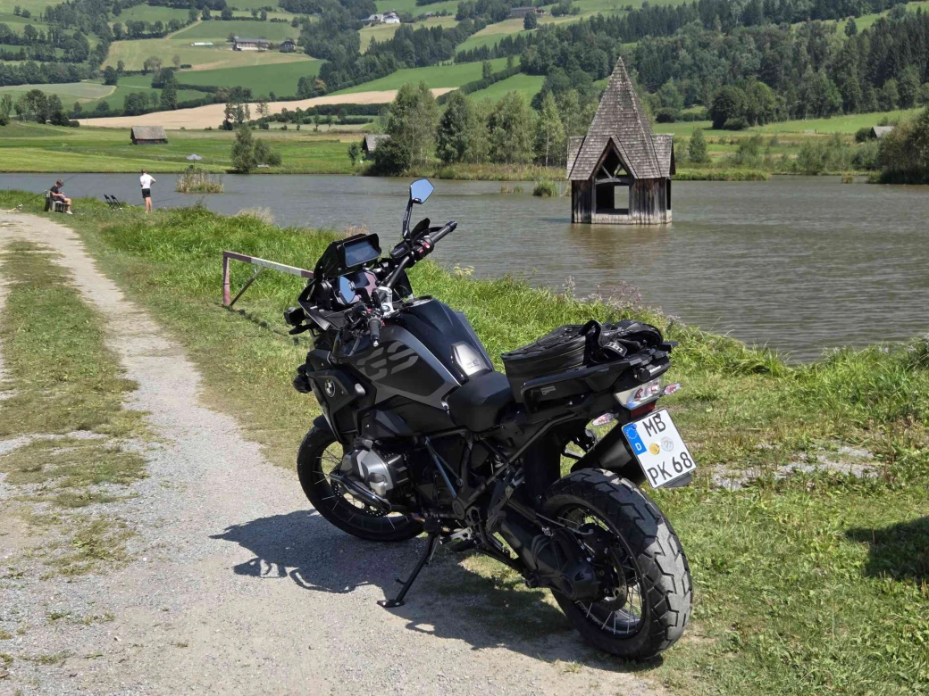 Rottenmanner Teich - Kirchturm im See (AT)